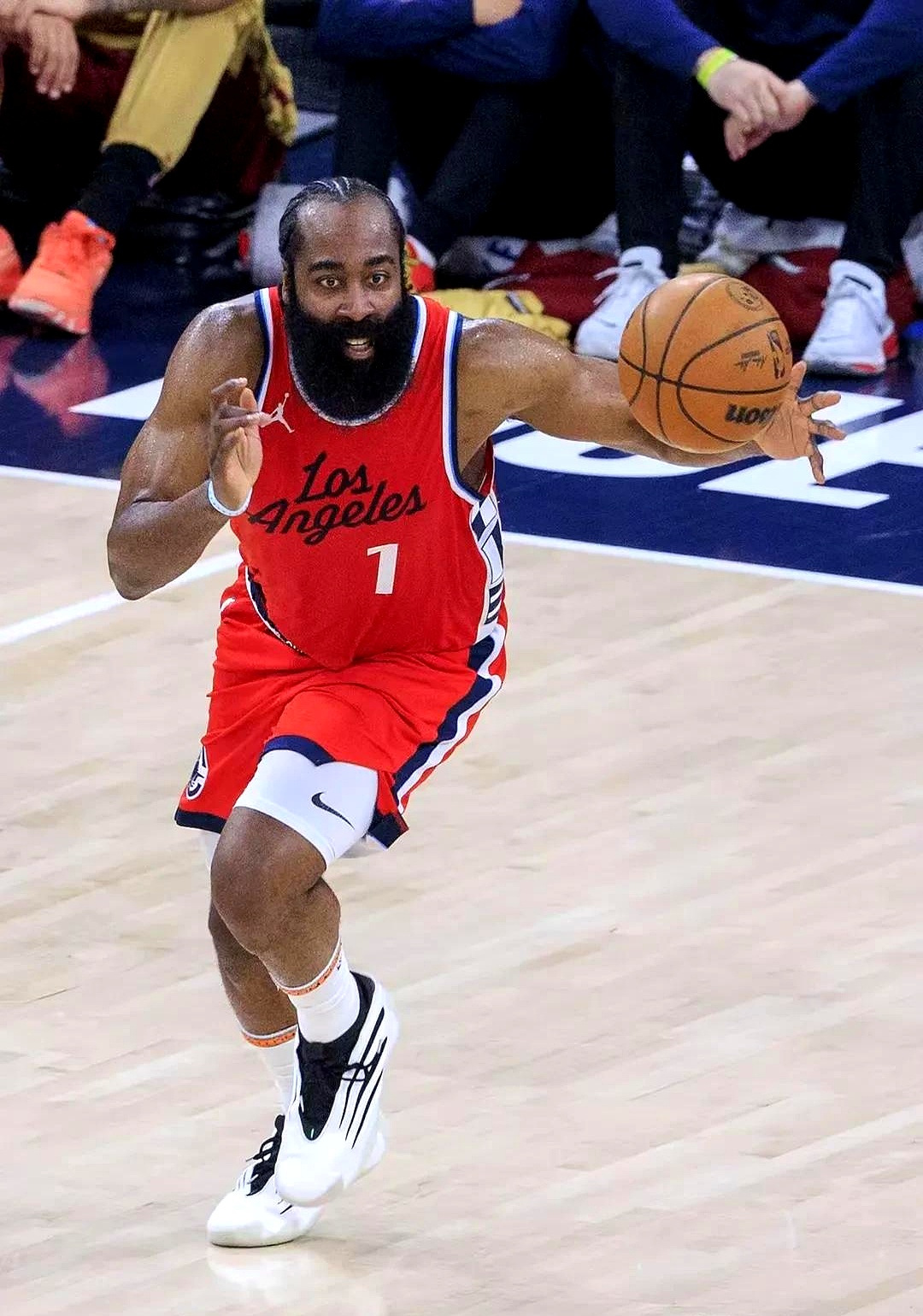 洛杉矶快船最新消息今天-ayx爱游戏正版